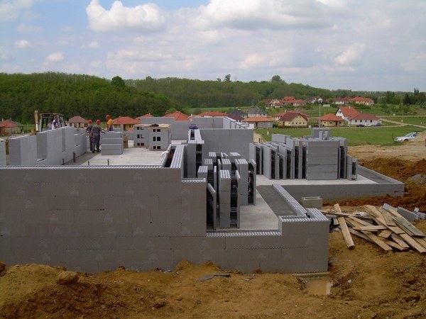 Bausatzhäuser mit Schalsteinen